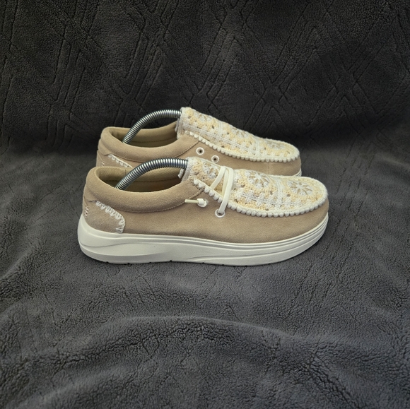 Hey Dude Wendy Comf Suede Crochet Slip On Shoes Womens Sz 7 Sneakers Loafers. - Picture 1 of 9